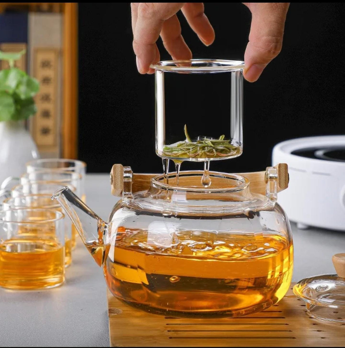 Big size,1.4ltrs , High borosilicate glass teapot, heat-resistant, BPA-free, and lead-free, ensuring