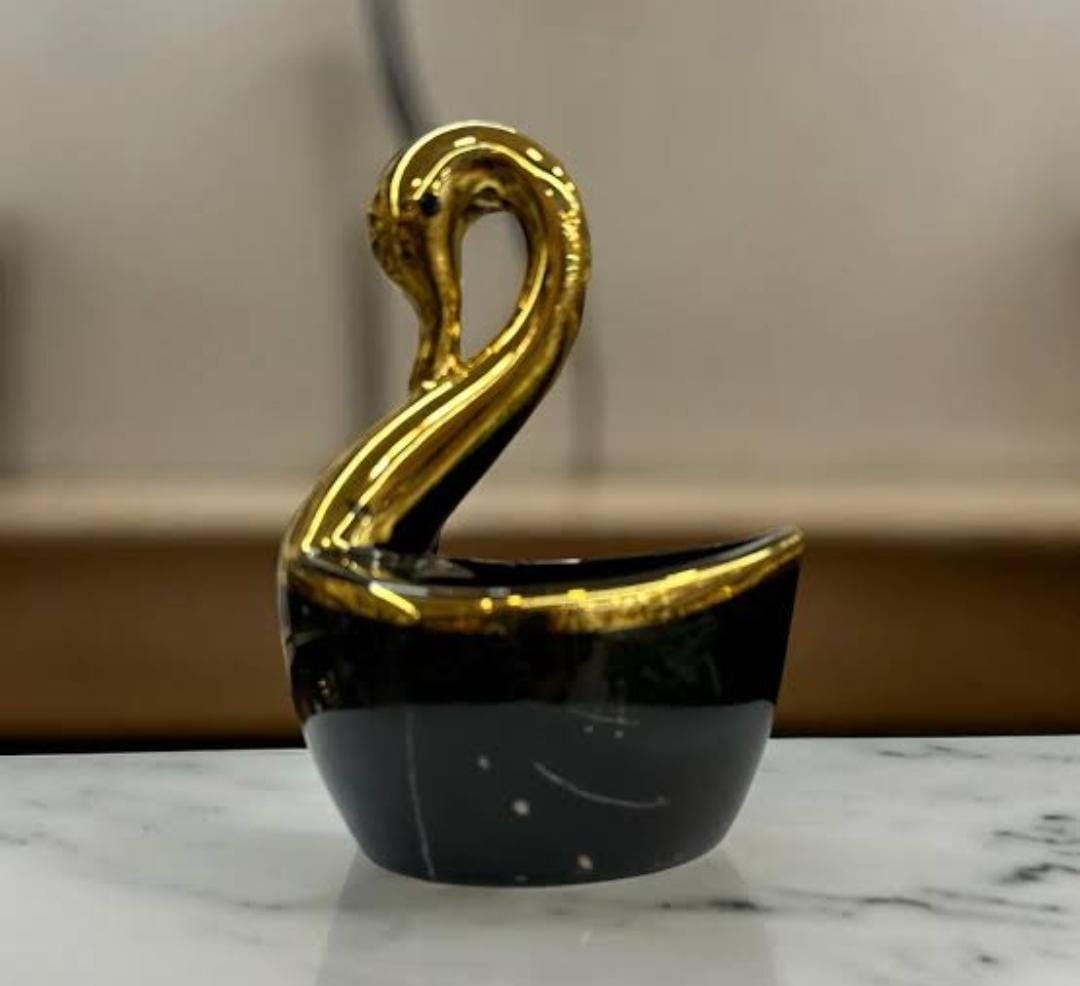 Decorative swan bowl