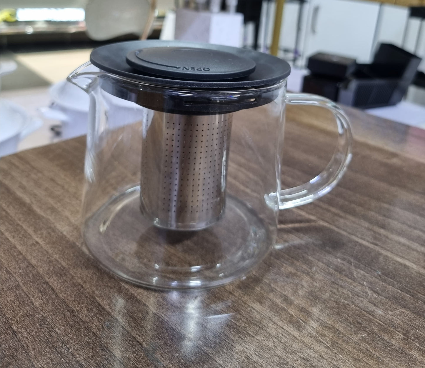 Glass teapot with infuser