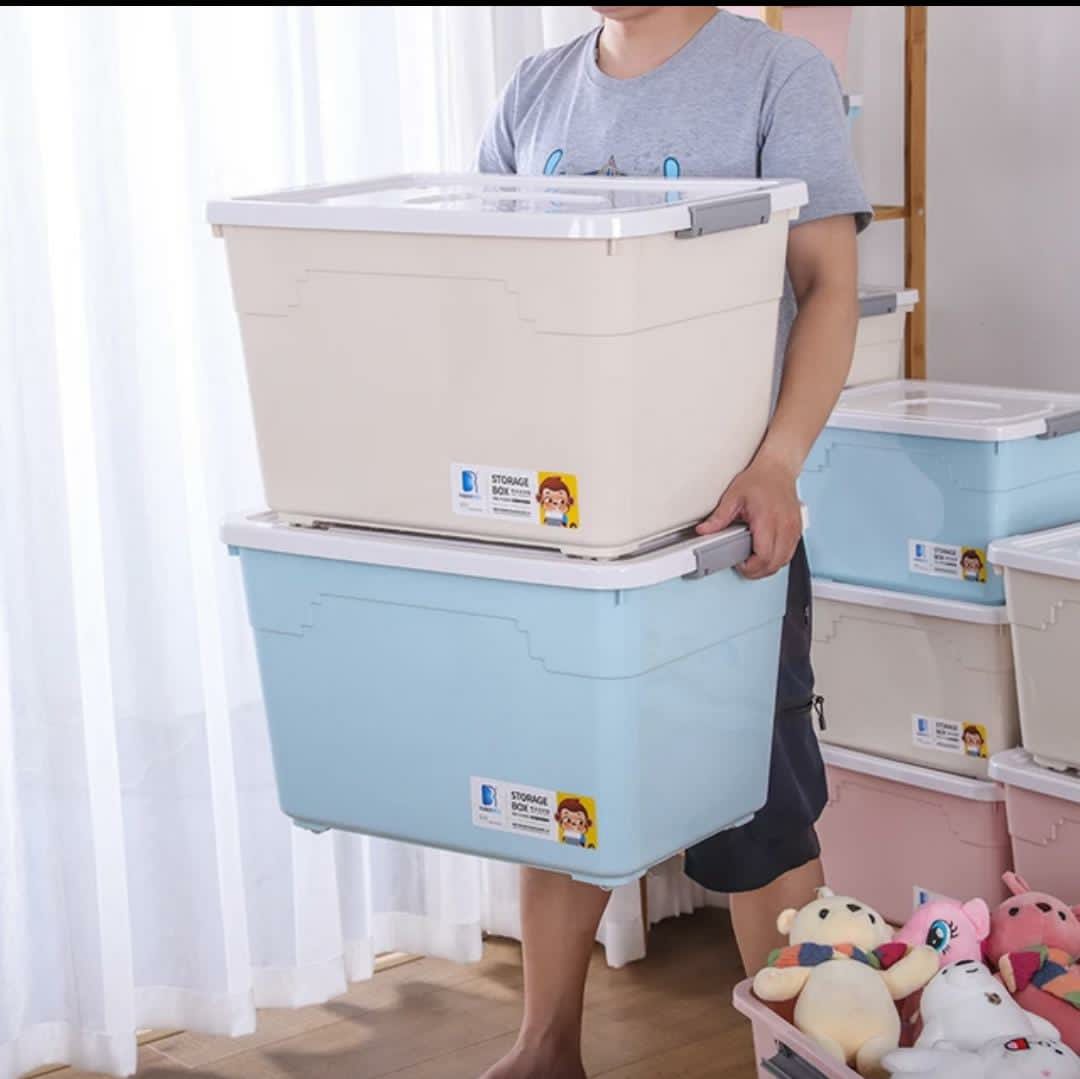 Stackable storage box with wheels