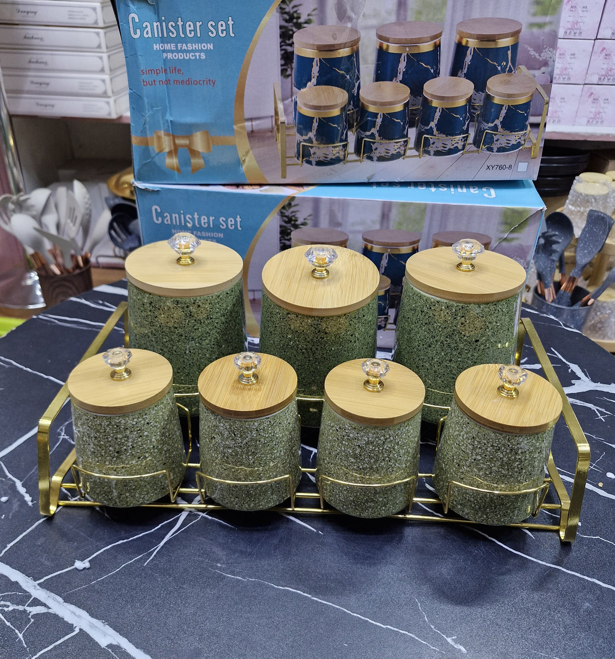 7pcs Seasoning Set Condiment Jars Set for storage.