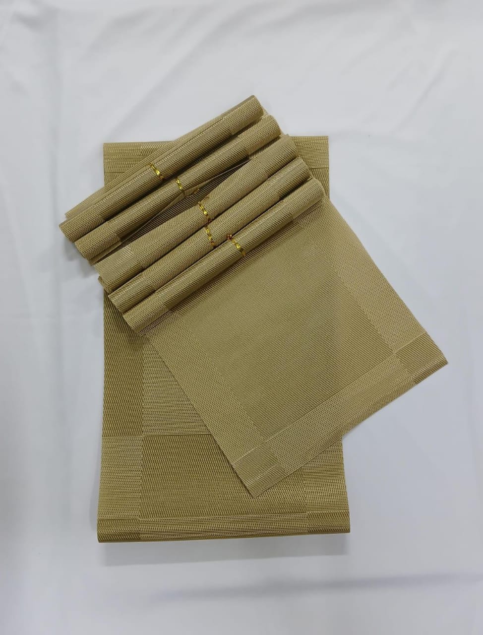 6pcs pvc  table mats plus one table runner