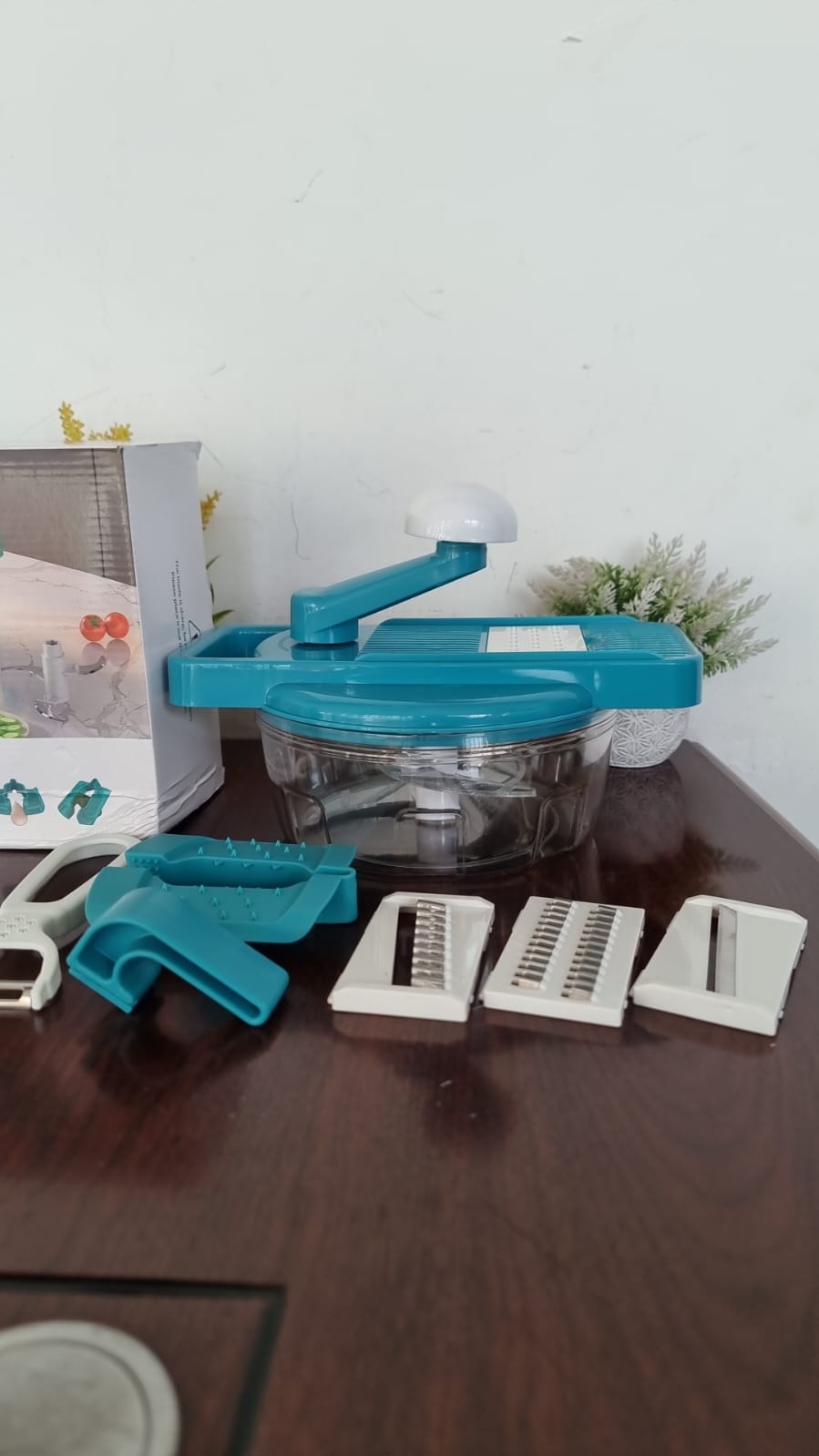 2-in-1 manual food processor includes a chopper, mincer, blender, and grater.