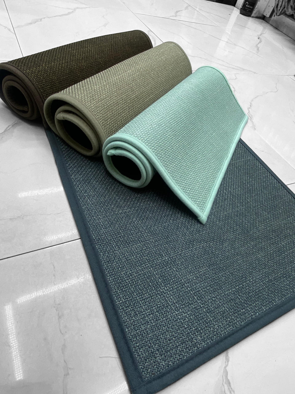 Door floor mat with rubber bottom