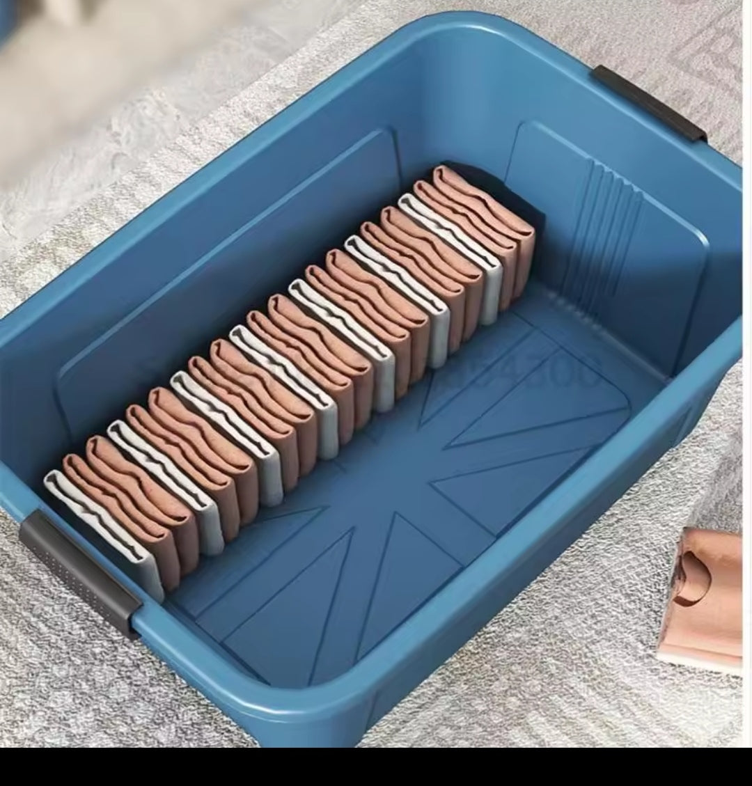 Stackable storage box with wheels
