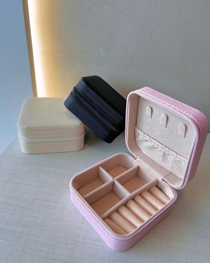 Portable Jewelry Travel Case Organizer/ Portable Mini Storage Boxes Display For Rings,Earrings, Necklaces etc