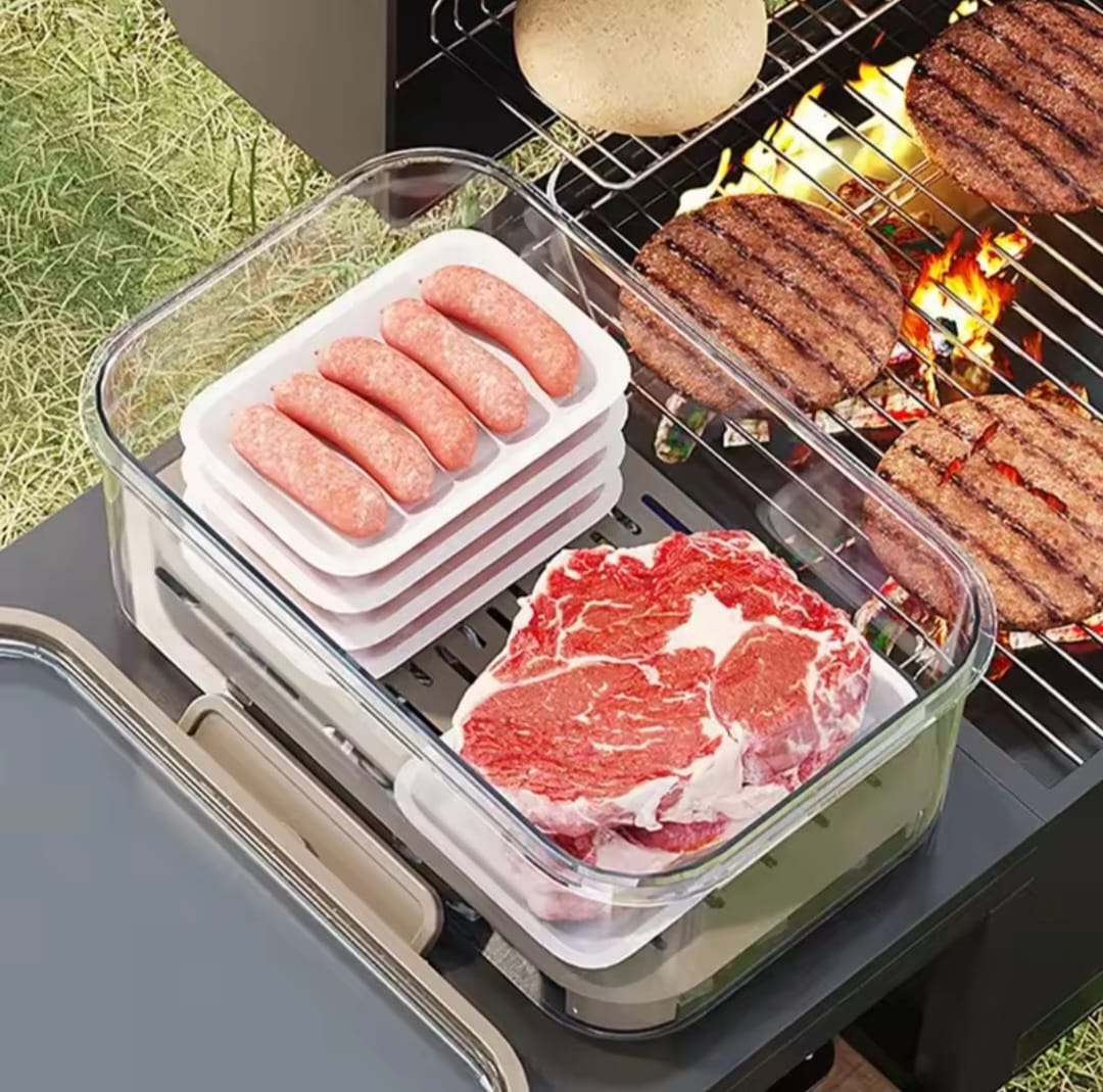 Large capacity airtight food storage container with drain tray.