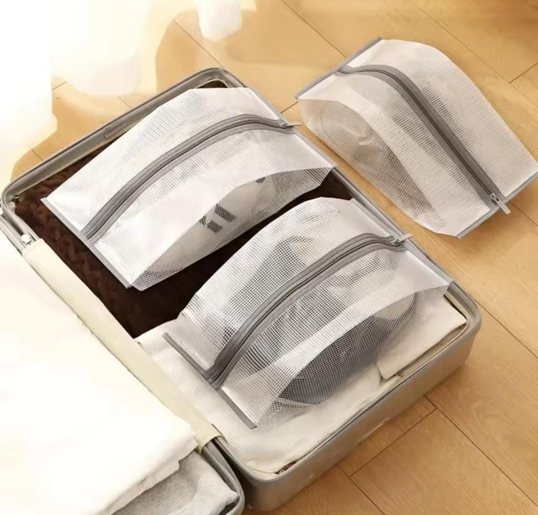 Portable mesh shoe bags with zipper.