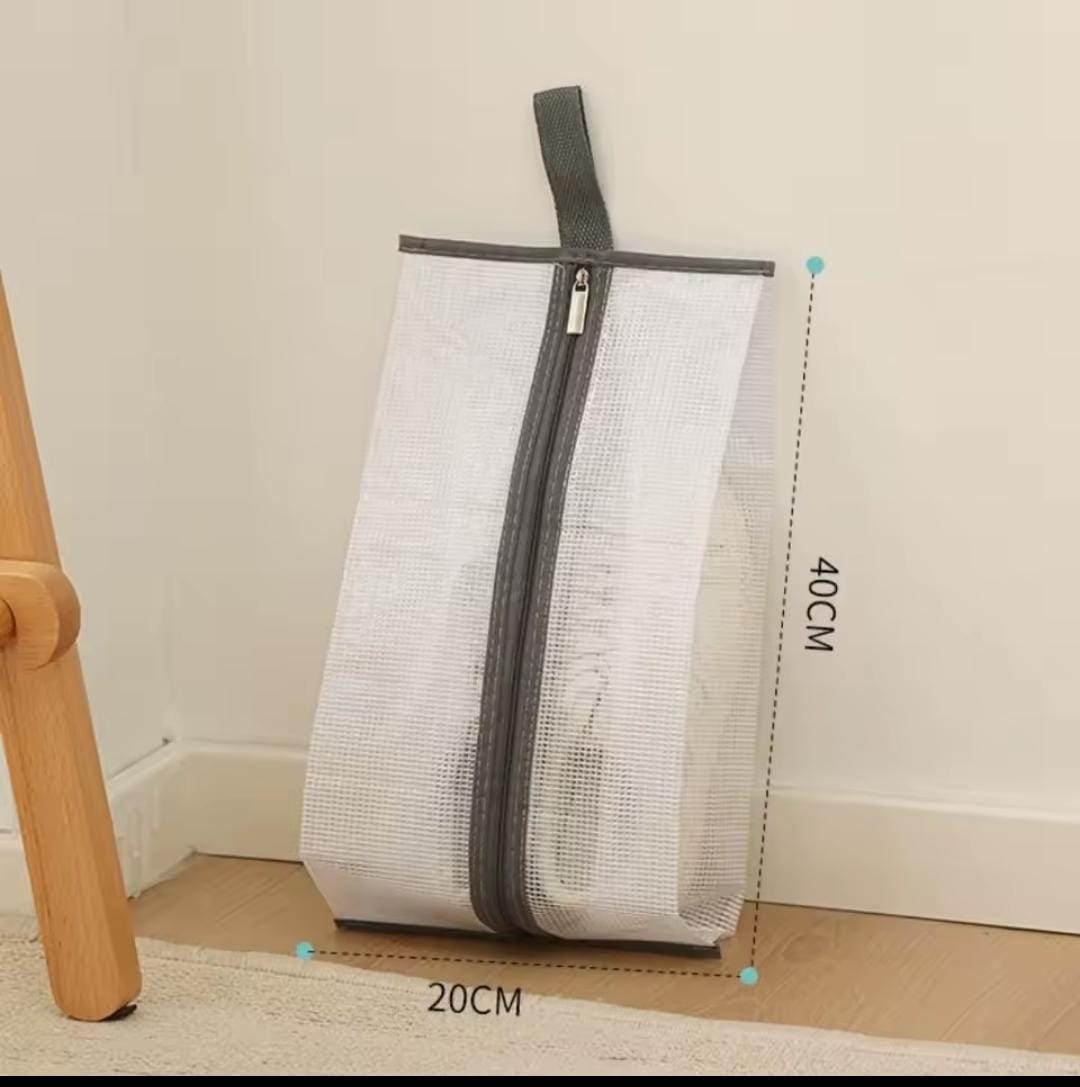 Portable mesh shoe bags with zipper.