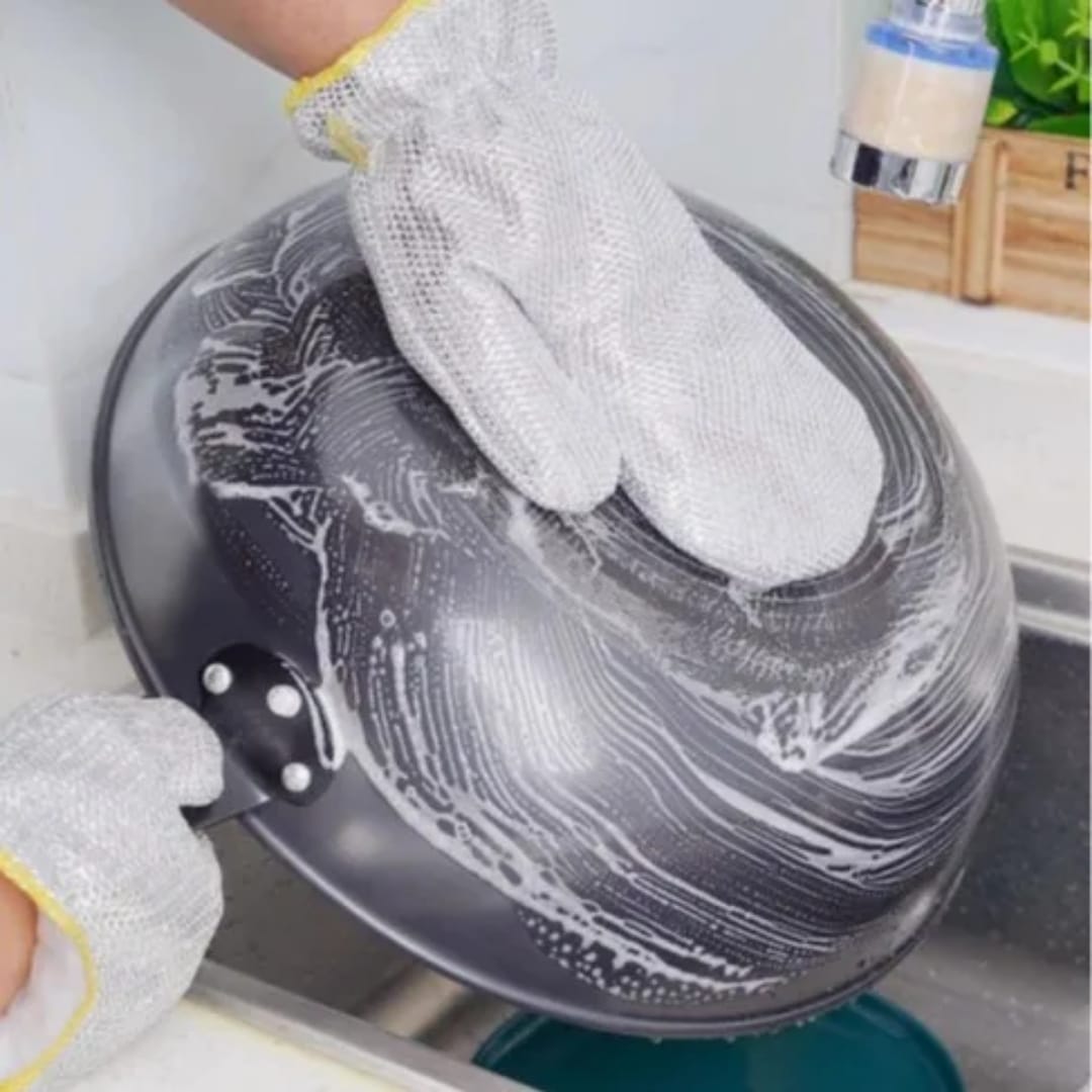 A pair of scrubbing/Scouring gloves