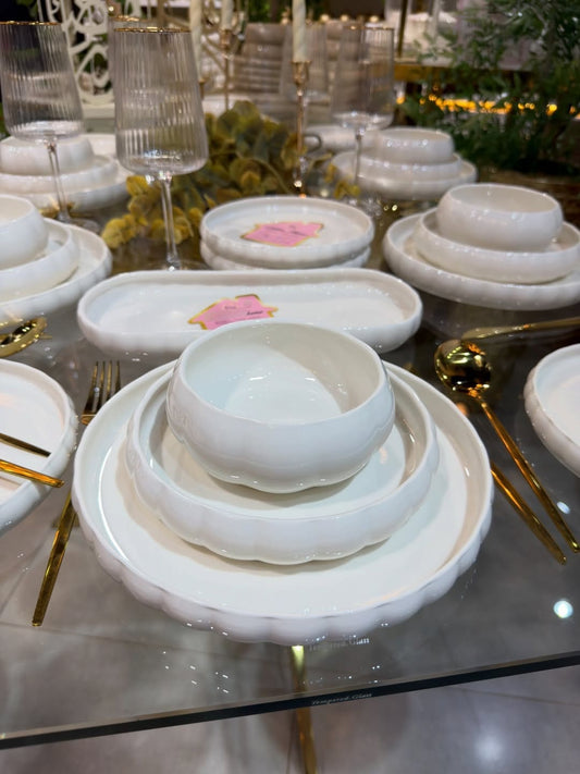 Premium Ceramic Dinner set.
27pcs Elegant White Ceramic Dinner set