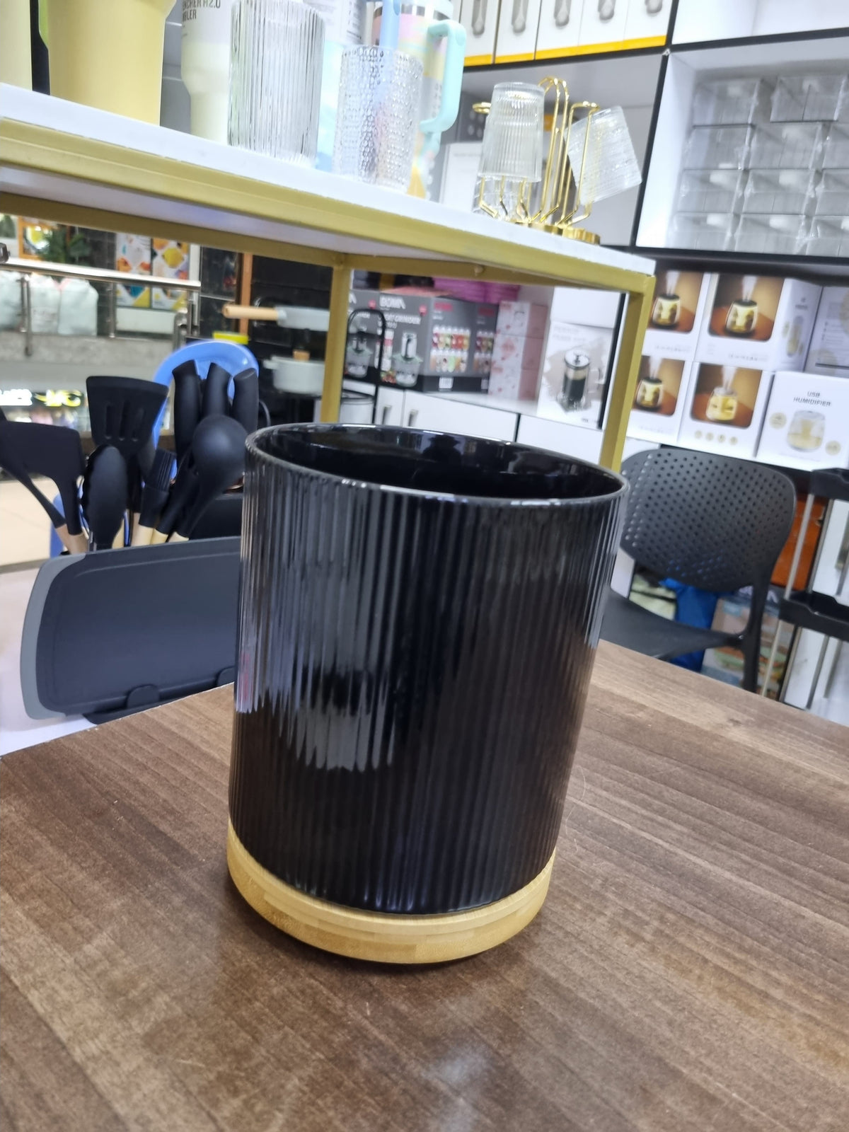 Ceramic spoon holder
