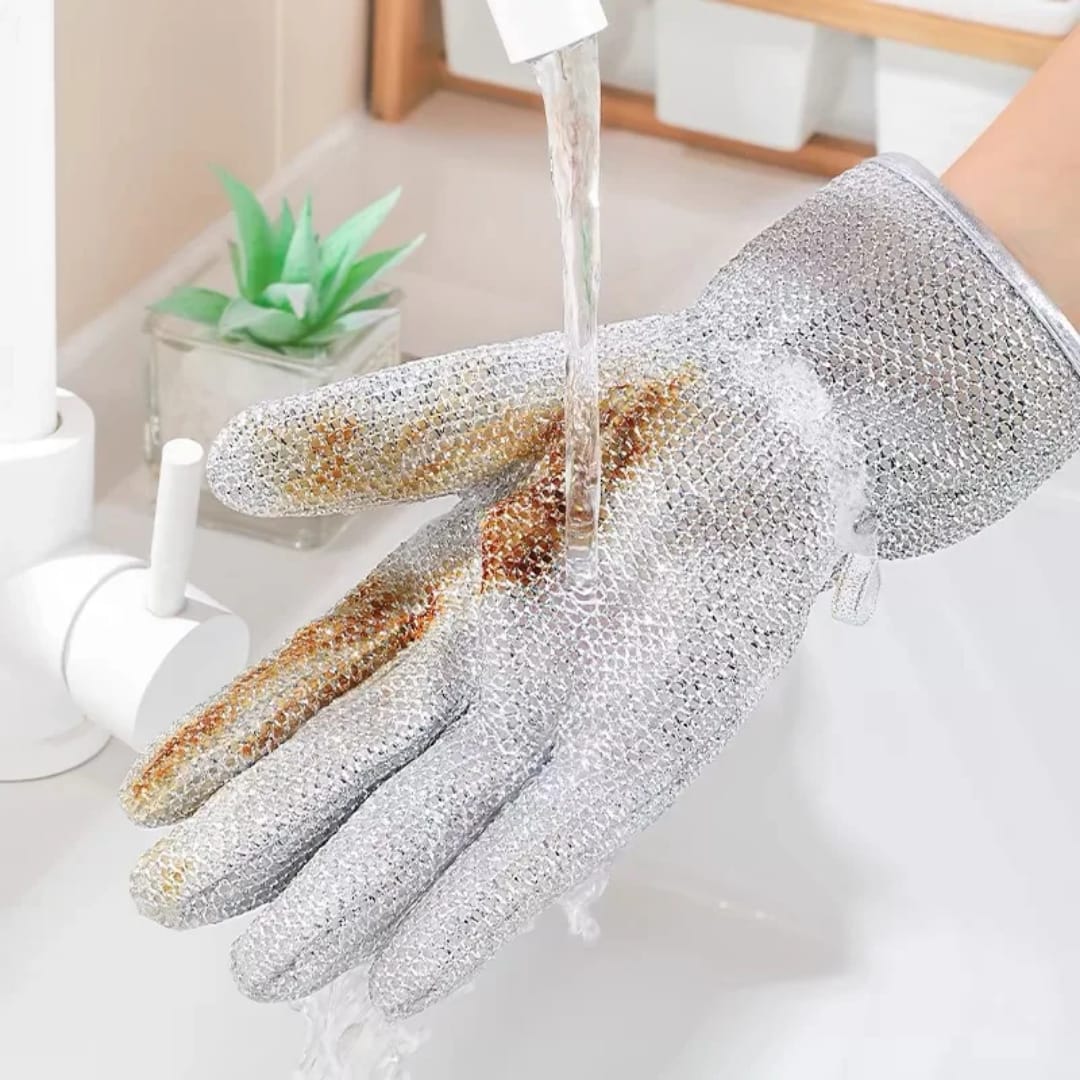 A pair of scrubbing/Scouring gloves