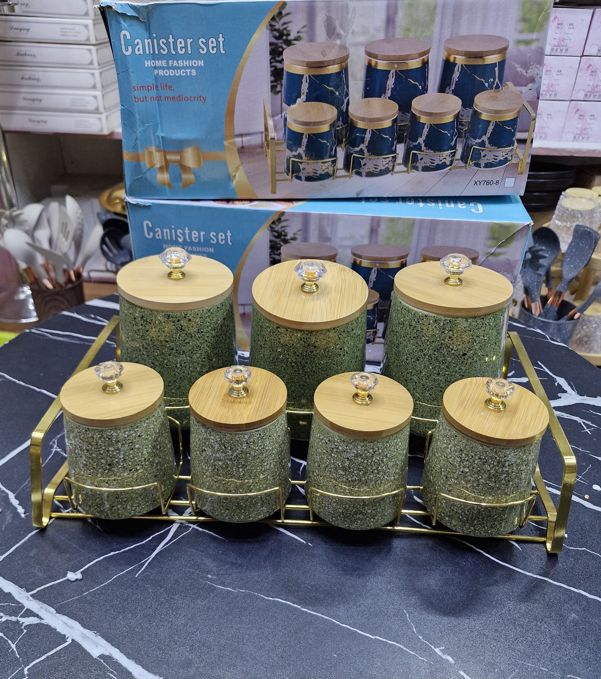 7pcs Seasoning Set Condiment Jars Set for storage.