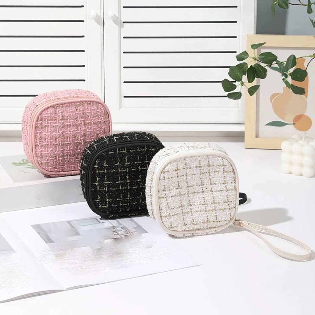 Tweed pad pouches