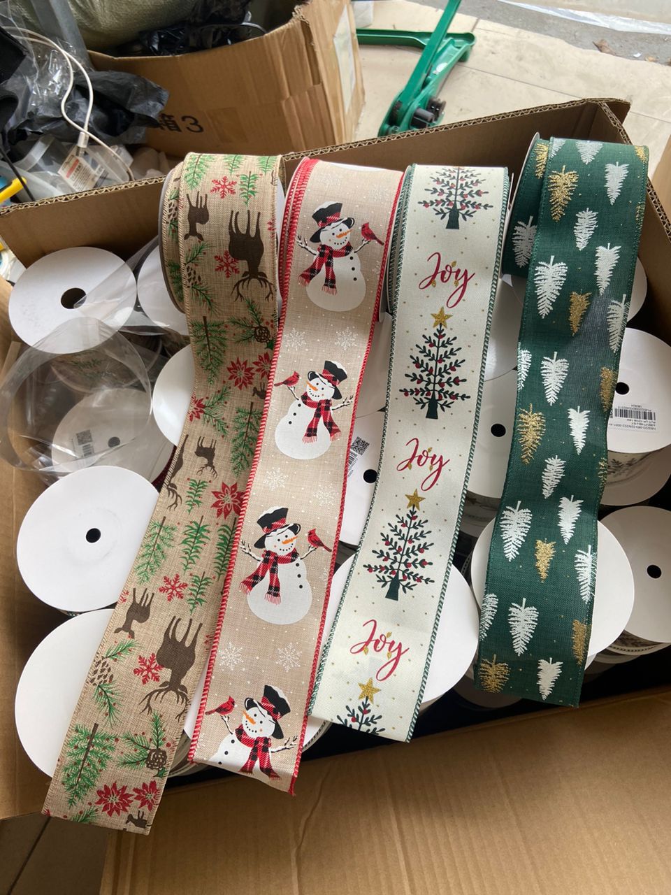 CHRISTMAS THEMED FLORAL