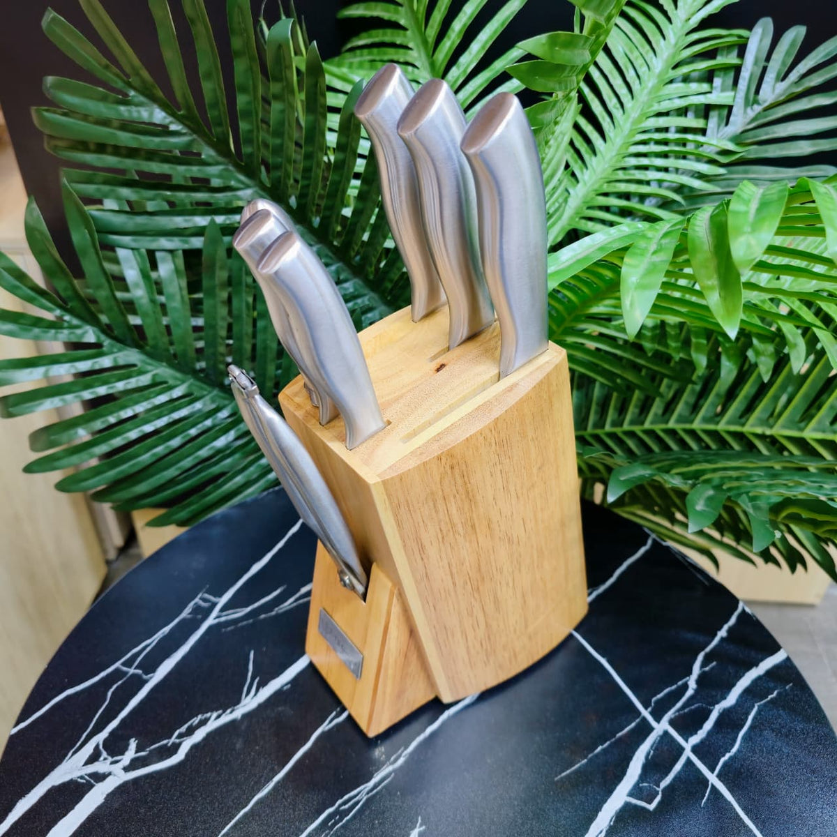 8pc Unique knife set with bamboo place on