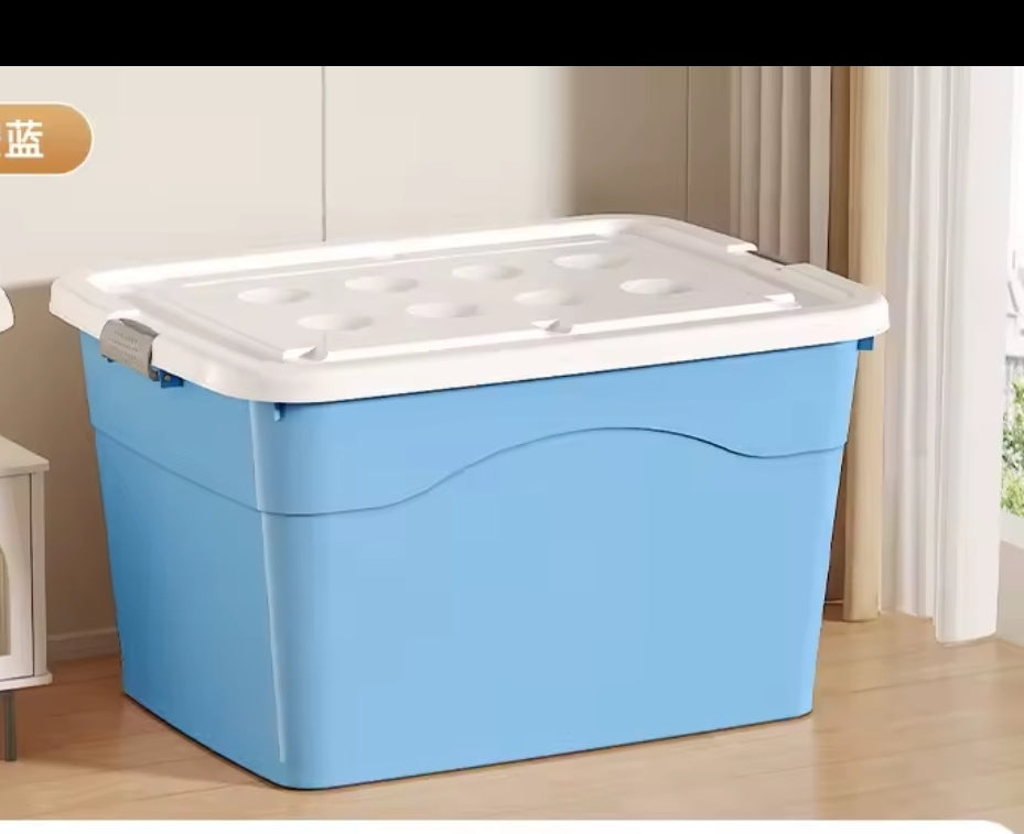 Stackable storage box with wheels