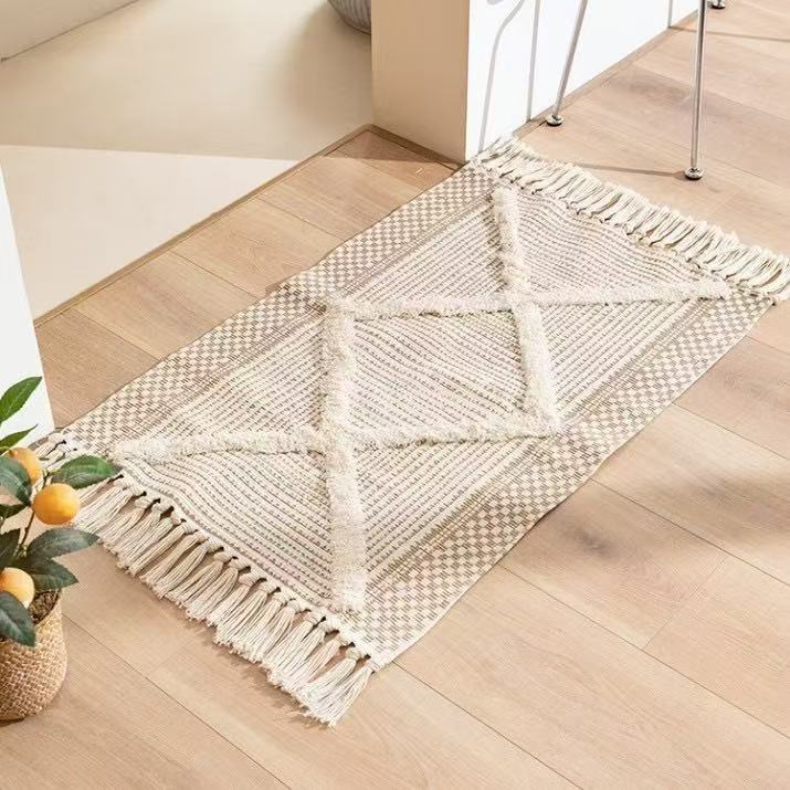 Bohemian Nordic style bedroom rug with tassels
60*120cm.