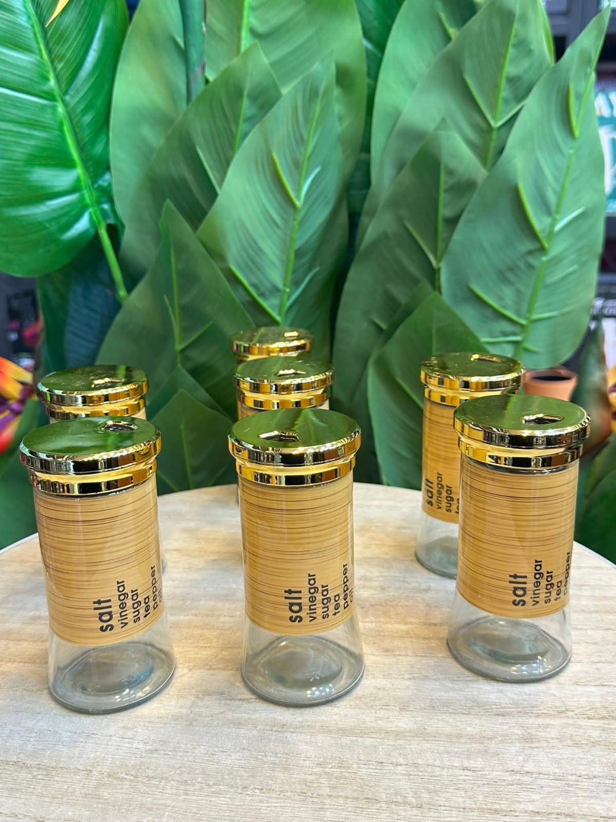 Glass Salt shaker, gold lid glass salt shaker is a 20.5 cm tall glass canister with a bamboo-effect plastic coating, spice bottle, pepper rack