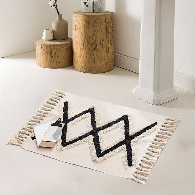 Bohemian Nordic style bedroom rug with tassels
60*120cm.