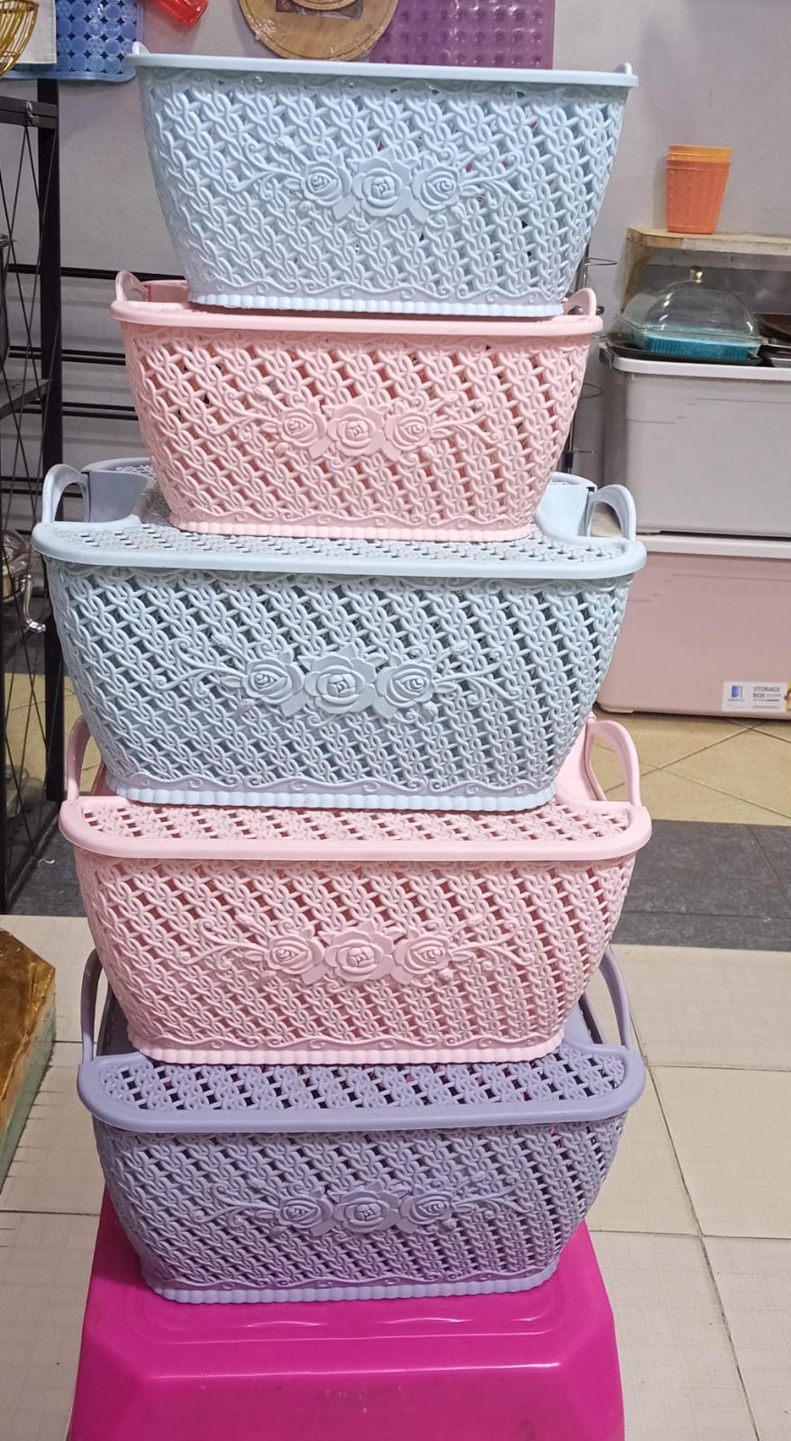 Plastic woven organizing basket