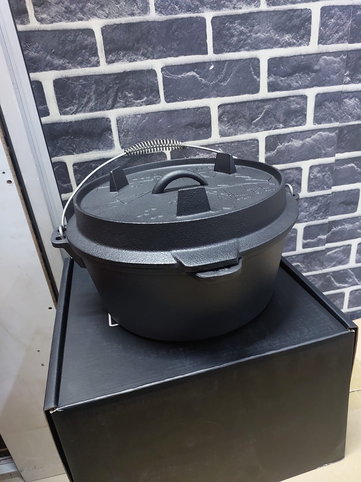12ltrs Preseasoned Dutch oven
