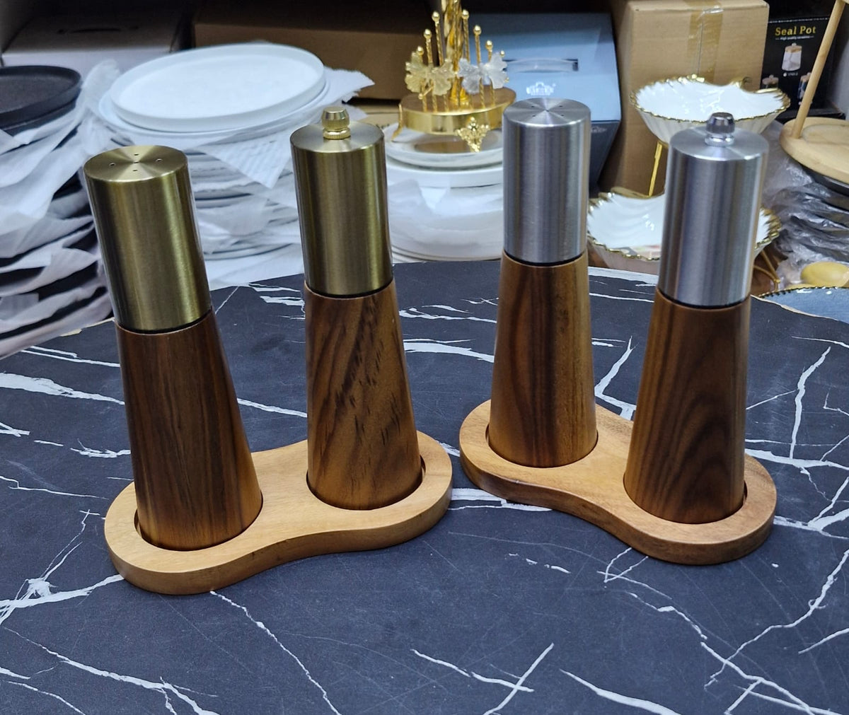 Elegant Bamboo Pepper & Salt grinder set for Seasoning and cooking.