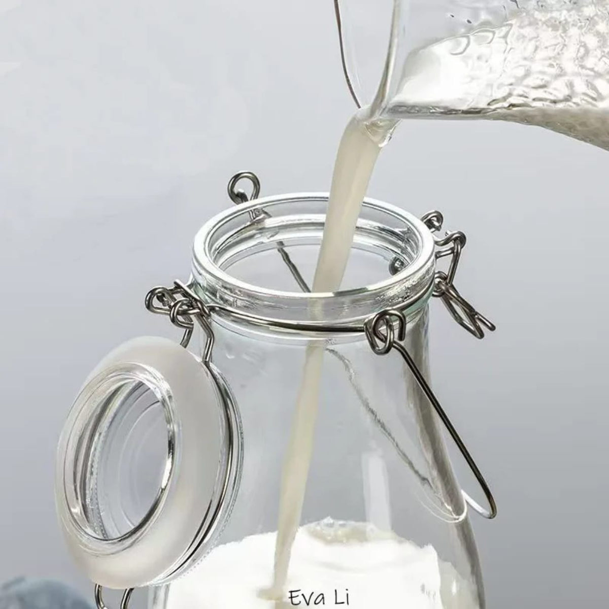 Glass bottles swing-top clip-lock lid with a silicone seal for airtight storage.