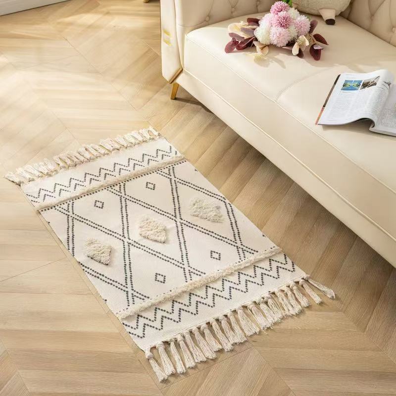 Bohemian Nordic style bedroom rug with tassels
60*120cm.