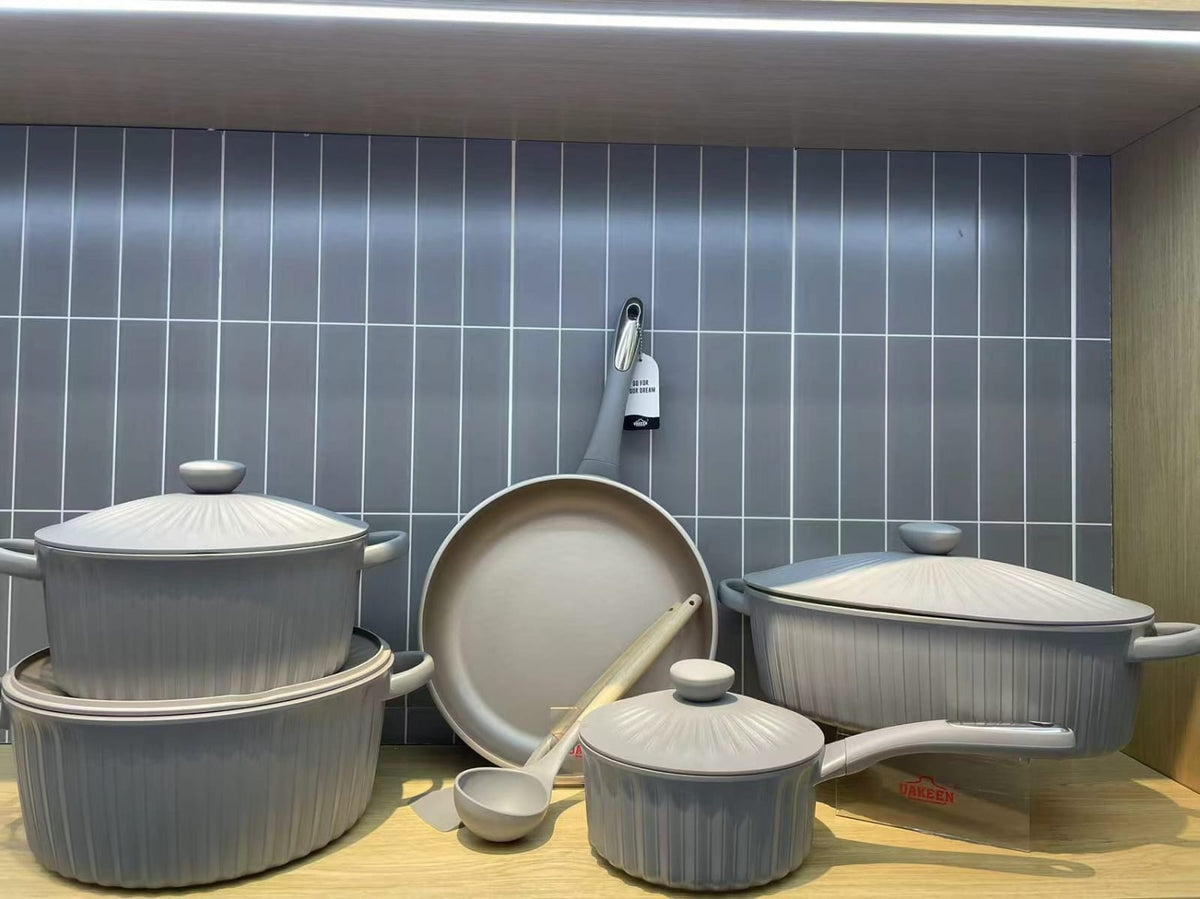 UAKEEN GERMANY

(VK 27 ) 11PCS SET
Premium High quality Die-cast cookware Set with Ceramic coating.