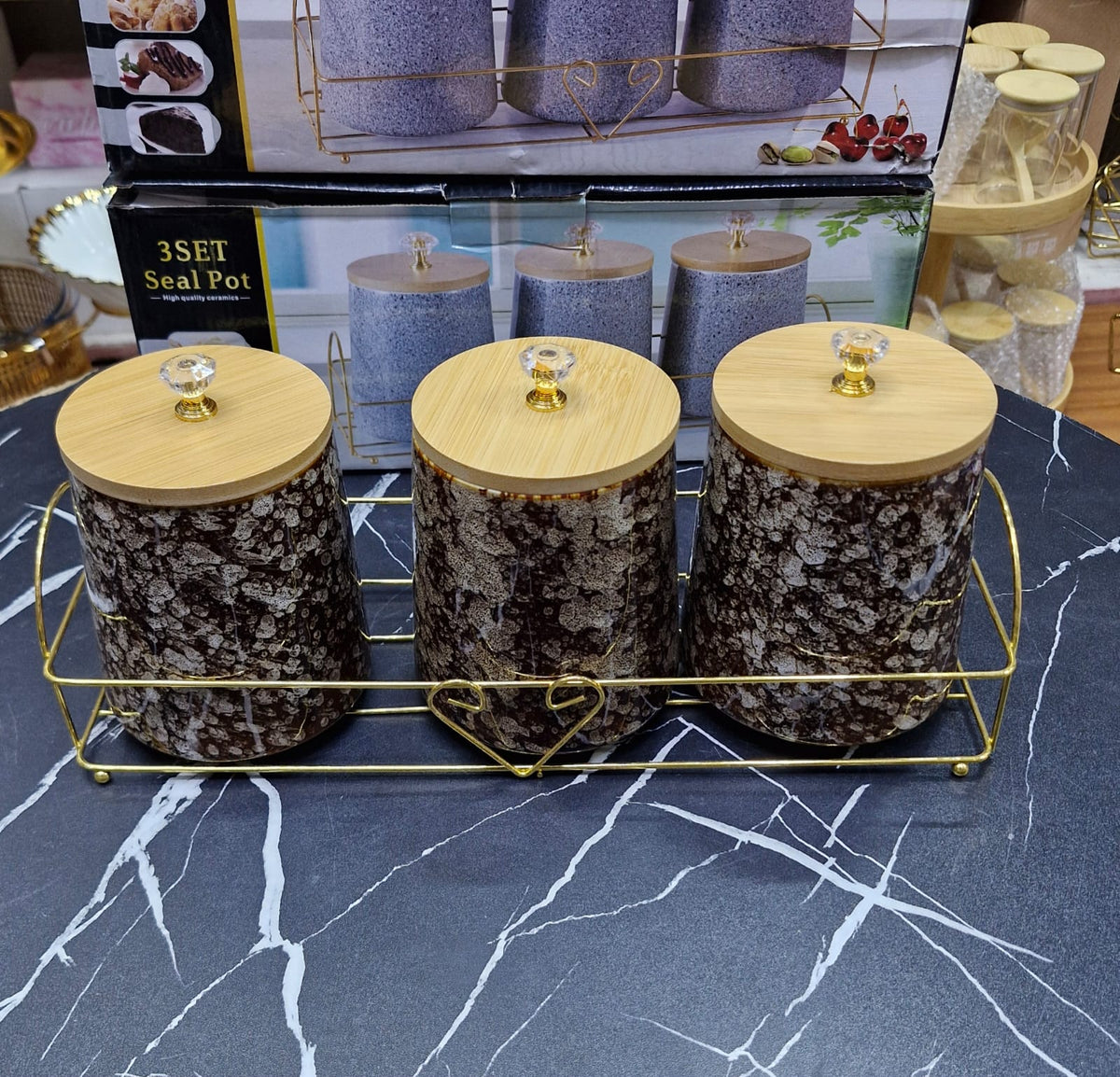 3pcs Seasoning Set Condiment Jars Set for storage.