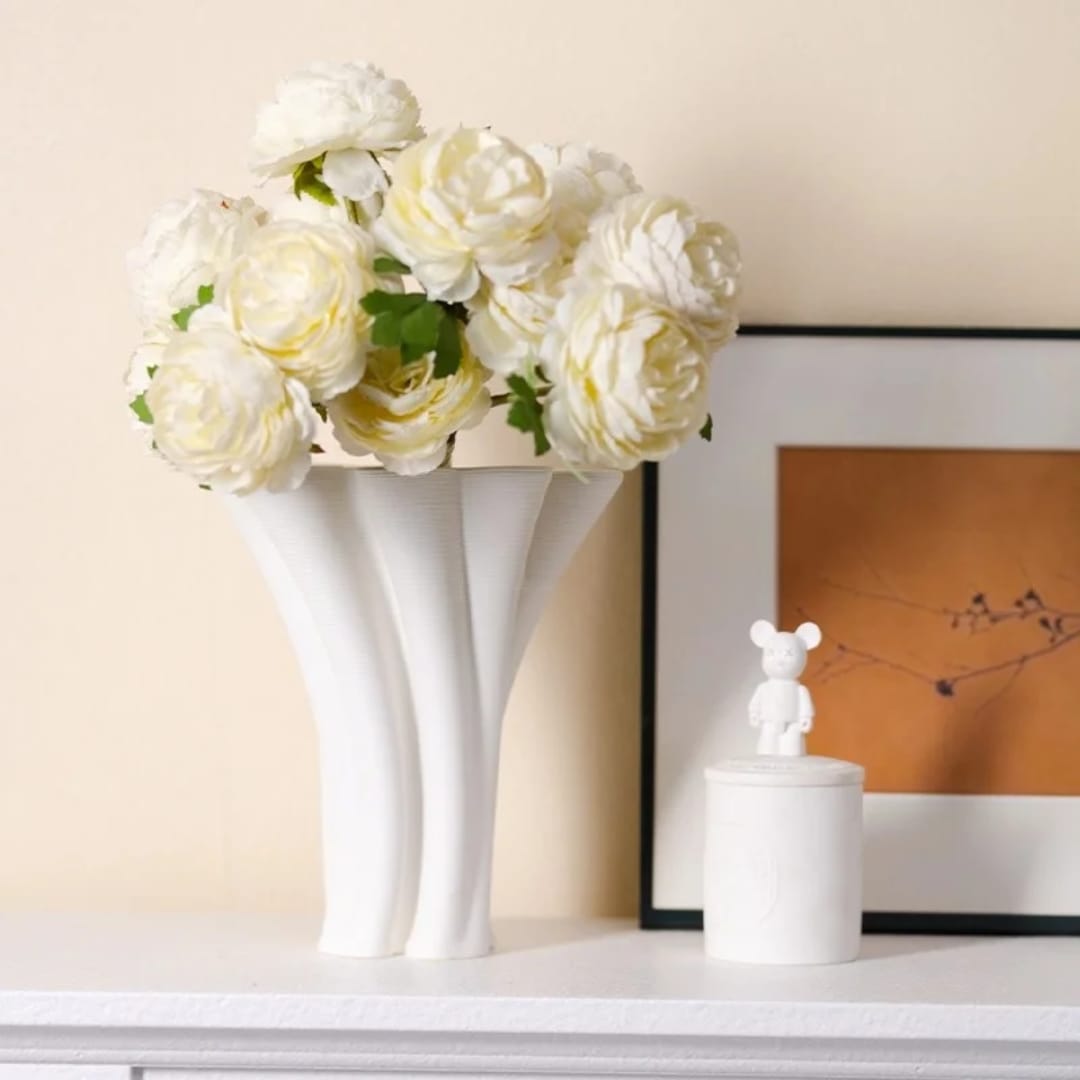 Ceramic vase for tabletop decor
