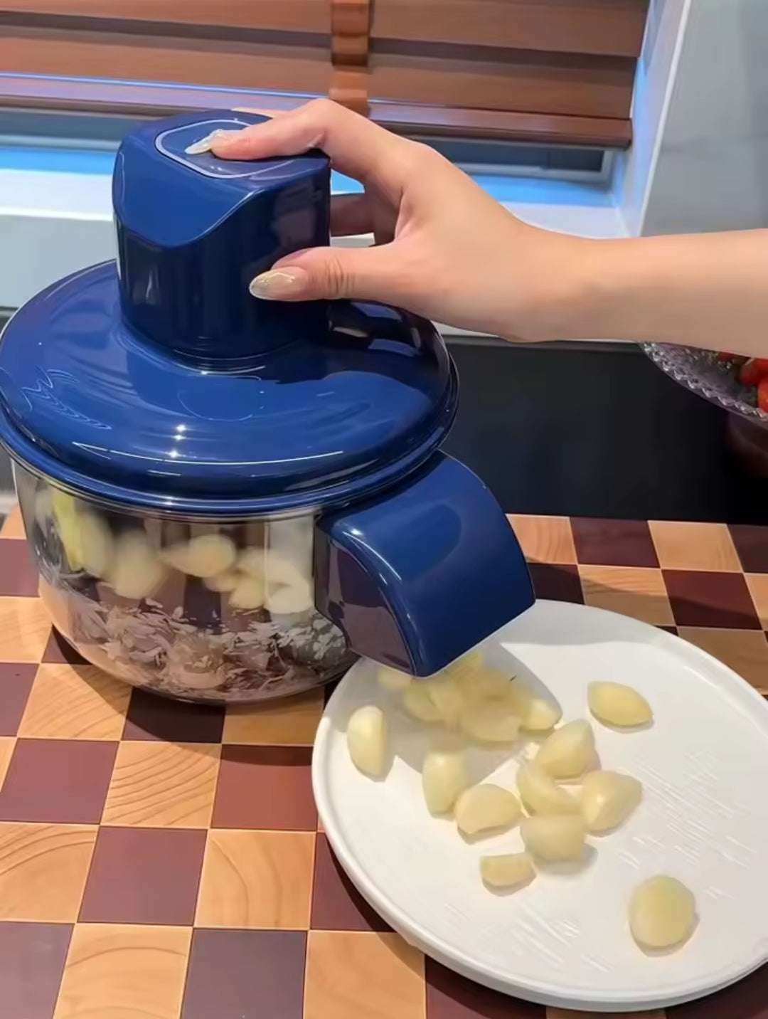 Multifunctional rechargeable potato /fruit peeler